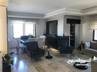  29 شقة طابق اخير مع روف في منطقة النخيل للبيع