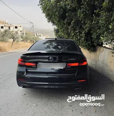  2 BMW 530e 2022