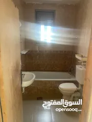  7 شقة مميزة جدا للإيجار وبسعر مغري