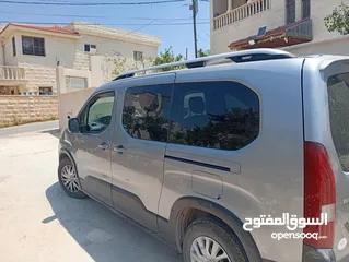  1 سيارة خاصة بحالة ممتازة جدا  كوشوك جديد بطارية جديدة مع كفالة  ترخيص سنة كاملة  الاستخدام عائلي فقط