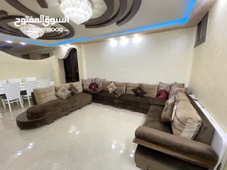  1 كنب صالون وطاولة مستعمل مؤقت للبيع