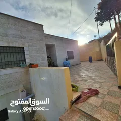 7 بيت سوبر ديلوكس مستقل للبيع اربع واجهات حجر عمر البناء 3 سنوات اطلاله بانوراميه جميله جدا