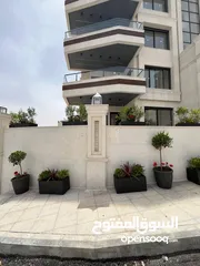  26 ارضية مع ترس في ضاحية النخيل تشطيب ملوكي و منطقة فلل