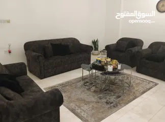  4 Sofa and dining table in Hadno