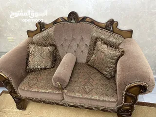  6 طقم كنب 9 مقاعد مستعمل بحالة جيدة + طقم طاولات سوكريت