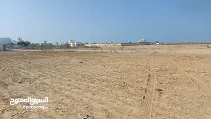  5 مخطط أراض سكنية في بركاء (حي عاصم والرميس)على الطريق البحري بشوارع مرصوفة بموقع يتميز بسهولة المداخل
