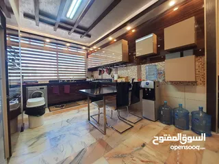  22 شقة ارضية بحي الصحابة مميزة بمساحة 180 داخلي و 40 متر ترس  مغلق بقرميد و شبابيك دبل جلاس