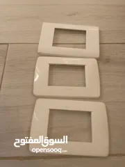  3 قطع مستعملات بتلزم واحد كهربجي بكمية كبيرة وسوقها ماشي اباريز وكبسات نواسات وغطي وعلب