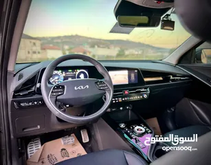  18 كايا نيرو  هايبرد (بنزين+كهرباء ) فل الفل فتحة سقف  /2022 عداد قليل 18000Km