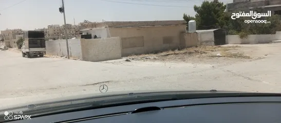  2 مستودع للايجار مغلق من جميع الجهات بوابه ساحه بوابه للمدخل المستودع
