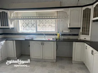  3 مطبخ بلوط صولد بحالة جيدة جدا للبيع