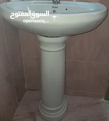  2 مغسلة لون ابيض جديدة