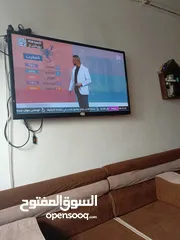  1 شاشة بحالة جيدة