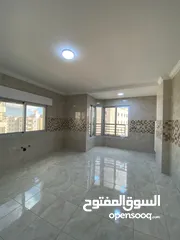  16 شقه 180م طابق أول بالقرب من الكلية العليمة الإسلامية منطقة الفلل