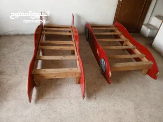  11 تختين على شكل هيكل سيارة مستعملة للبيع