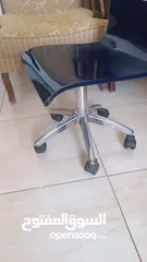  2 كرسي مكتب حالته جيدة جدا  ب9دنانير