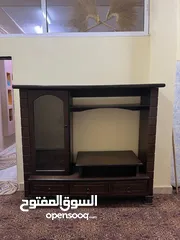  1 طاولت تلفزيون خشب (زان)بحاله جديده ولا شخط