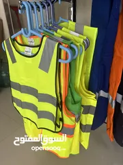  19 أحذية وجاكيت سلامة - safety