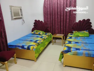  2 طقم 2 سرير 120 وطقم 3 ترابيز 2 كرسي