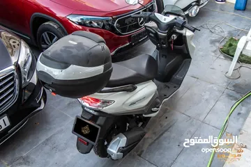  4 Suzuki scooter Burgman 2021