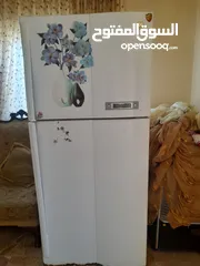  4 ثلاجه حجم كبير نظيفه كثير وما عمرها تصلحت شبه جديده من الداخل والخارج بحاجه ل مزيل صدأ  فقط لا غير