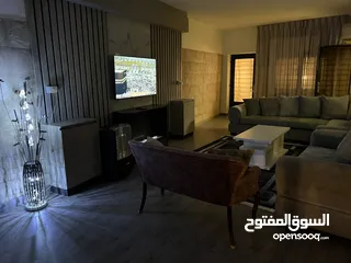  16 شقة +VIP مفروشة فندقية ارضية كبيرة مميزة عائلات فقط ثلاث غرف نوم وحديقة قرب دوار المدينة والشميساني