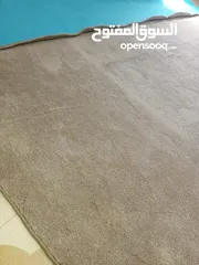  1 موكيتة ثقيلة وسرير حديد
