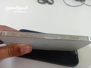 4 ايفون 12 pro جيجا 128 البطاريه 88 الجهاز نظيف جدا بس مكسور الباك الخلفي بخصملك من سعر الجاهز