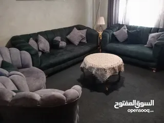  1 طقم كنب مستعمل بحالة ممتازة- 5قطع مريحة لغرفة الجلوس
