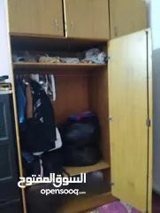  9 خزانة بنية مع كومودينة وشماعة