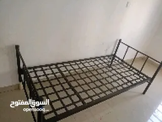  1 عدد سرير واحد +2 سرير حديد