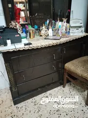  1 غرفة نوم بحالة ممتازة جدا استعمال عرسان نضيف للبيع بسبب السفر بدون فرشة