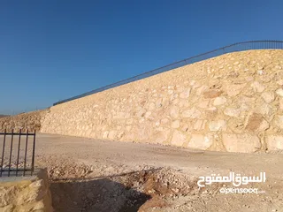  25 بناء سناسل حجريه استصلاح ارض زراعيه  تشييك المزارع تعبيد الشوارع تعبيد الساحات ملاعب شاليهات