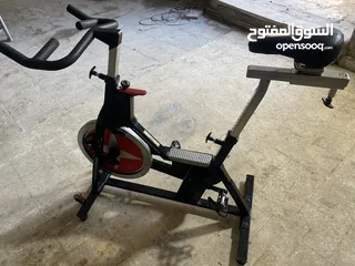  10 ‏Life fitness  ‏يحمل وزن 200 كيلو  ‏