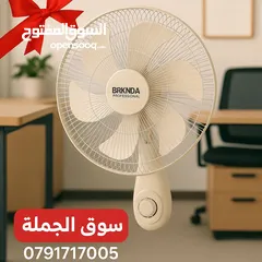 4 هي مش مروحة... هاي مساعد شخصي بالتبريد مع ريموت؟ بتأشرلها... وبتبردك فوراً! بدون ريموت؟ نفس القوة