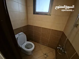  6 شقة فارغة للايجار لم تسكن في الكرسي 239 متر