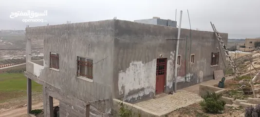  8 بيت في الحويه بالقرب من مدرسة البنات  للبيع