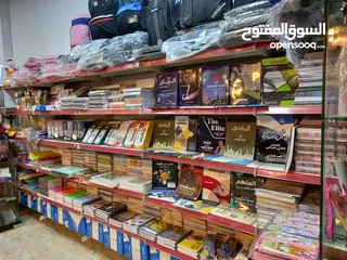  3 عده ديكورات وبضاعه مكتبه للبيع