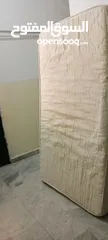  2 فرشه بحاله ممتازه ومروحه بحالة الوكاله