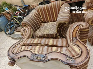  14 كنب كلاسيك للبيع من اربع قطع مناسب لصالون ومناسب غرفة جلوس ومناسب لغرفه ضيوف خشب اوزان ابيض