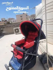  6 كوت طفل + حمالة طفل شبه جداد و نظاف و لم يتم استعمالهم إلّا مرتين و عرباية طفل مستعملة جيدة جداً