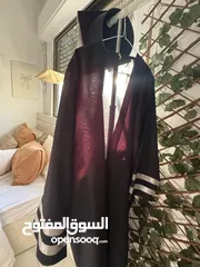 4 روب تخرج لون اسود مع طاقية استعمال مره واحدة فقط و بحالة ممتازه