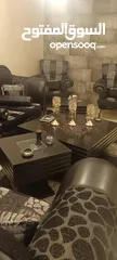  1 طقم كنب بحاله ممتازة شبه جديد مع طاولات وبرادي