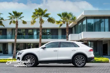 4 Audi Q8 S-LINE