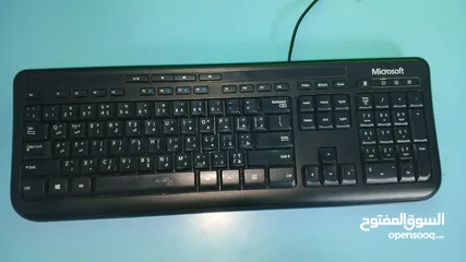  3 كيبورد نظيف مستعمل بحاله ممتار يستعمل في الدراسه و اللعب على الكومبيوتر