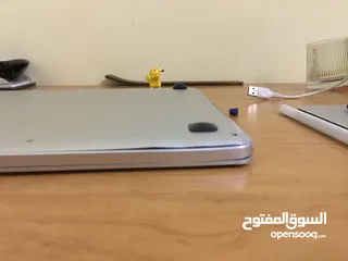  18 Macbook pro 2014 15inch i7 2.5 ghz اكثييييييير قوي ك معالج و البطاريه بتقعد على الاقل ساعتين