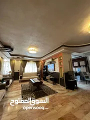  5 شقة ارضية بحي الصحابة مميزة بمساحة 180 داخلي و 40 متر ترس  مغلق بقرميد و شبابيك دبل جلاس