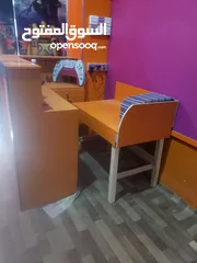  1 طاولة مكتب للبيع وكرسي