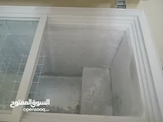  7 فريزر نيوتن ناشونال بطح  300 لتر مع 2 سلال و أبواب زجاج وموفر طاقة ++A