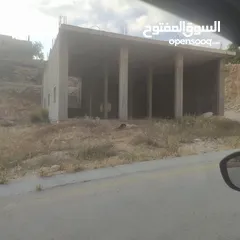  5 مخازن وأرض للبيع بسعر مغري